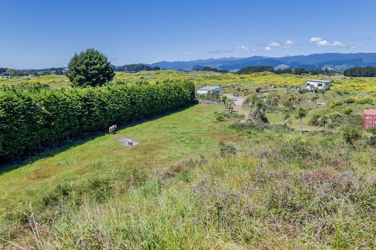 Photo of property in 18 Henham Lane, Waikawa Beach, Manakau, 5573