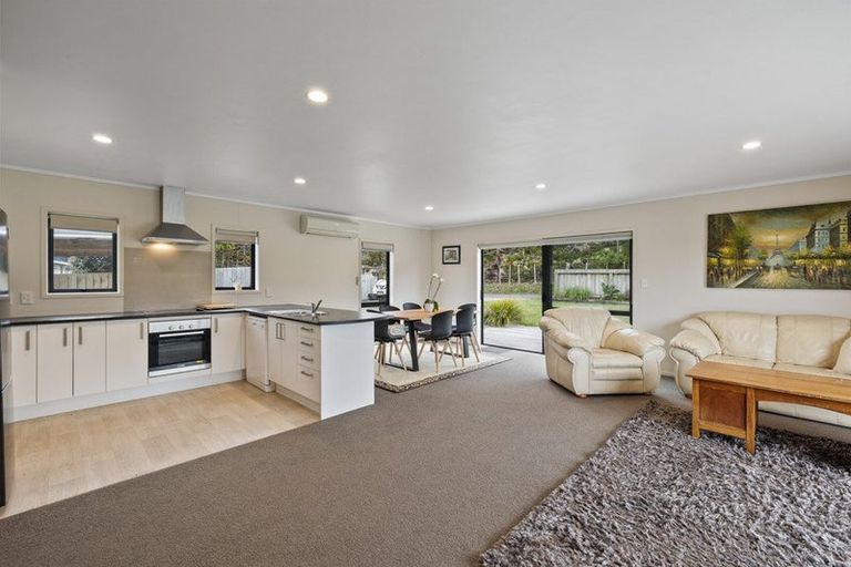 Photo of property in 11 Wharuka Glade, Mangawhai, 0505