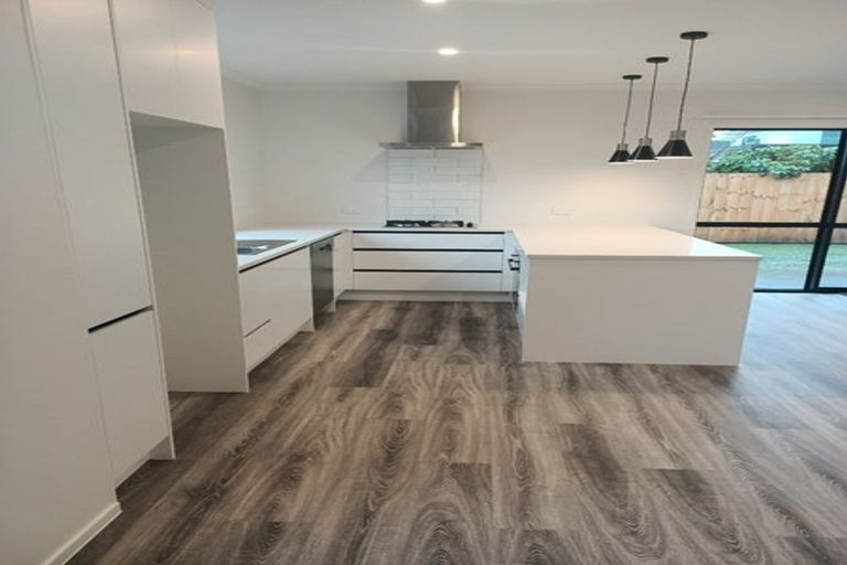 Photo of property in 14u4 Steele Road, Forest Lake, Hamilton, 3200