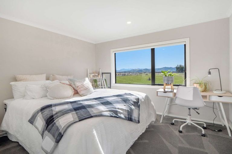 Photo of property in 10 Hardacre Place, Omarama, 9412