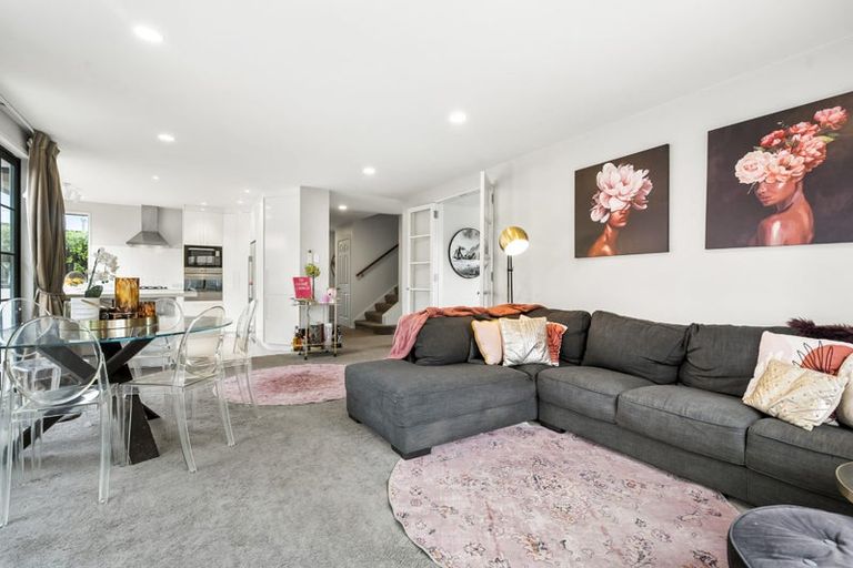 Photo of property in 4 Opal Close, Rosedale, Auckland, 0632