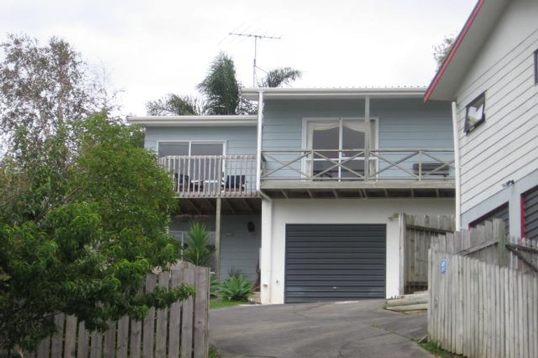 Photo of property in 1/14 Camilla Grove, Totara Vale, Auckland, 0629