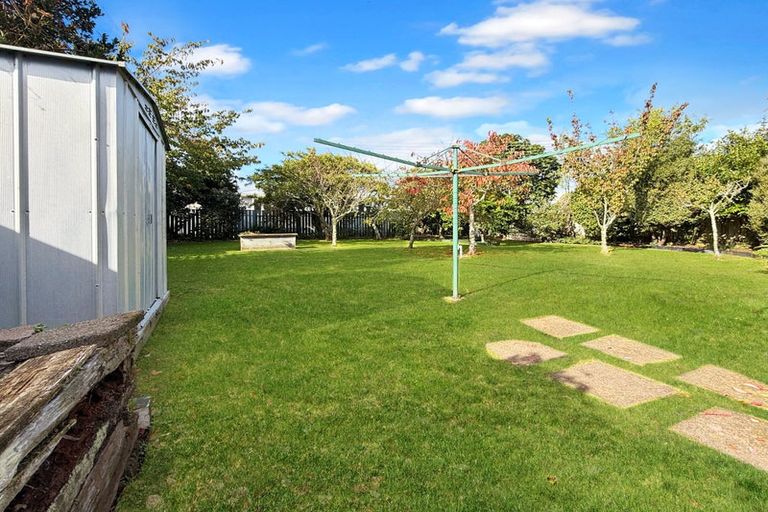 Photo of property in 44 Queenwood Road, Levin, 5510