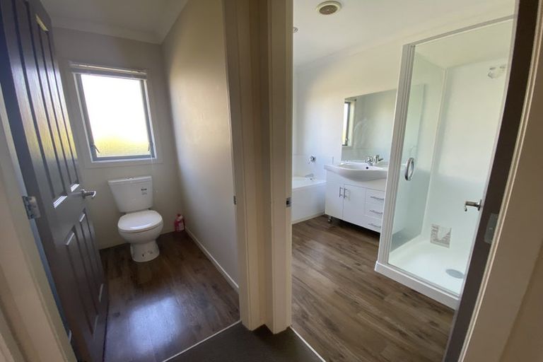 Photo of property in 5 Yarnbrook Grove, Churton Park, Wellington, 6037