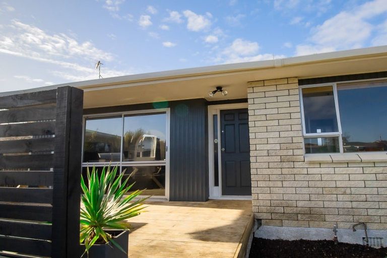 Photo of property in 32 Palliser Place, Milson, Palmerston North, 4414