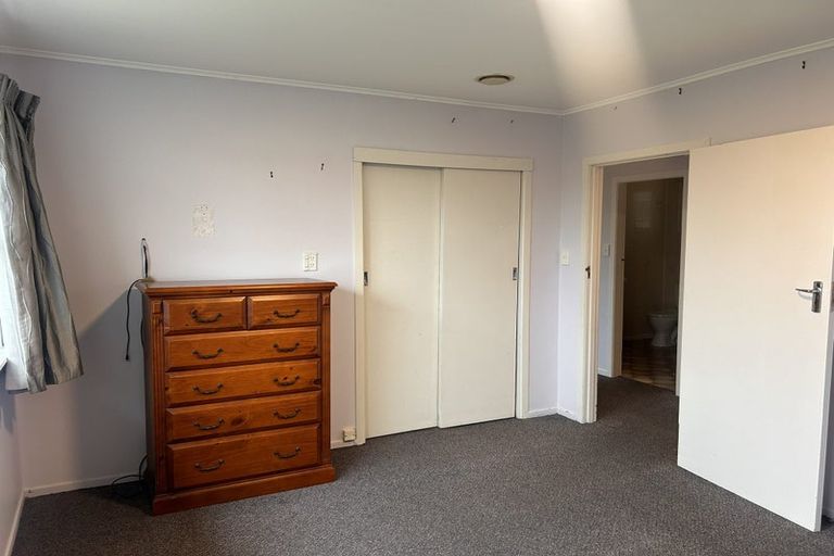 Photo of property in 2a Chapman Road, Te Atatu Peninsula, Auckland, 0610