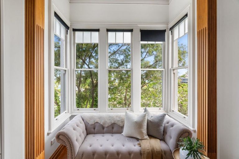 Photo of property in 6 Thompson Road, Bluff Hill, Napier, 4110