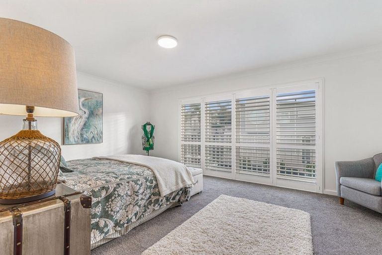 Photo of property in 18 Kensington Drive, Orewa, 0931