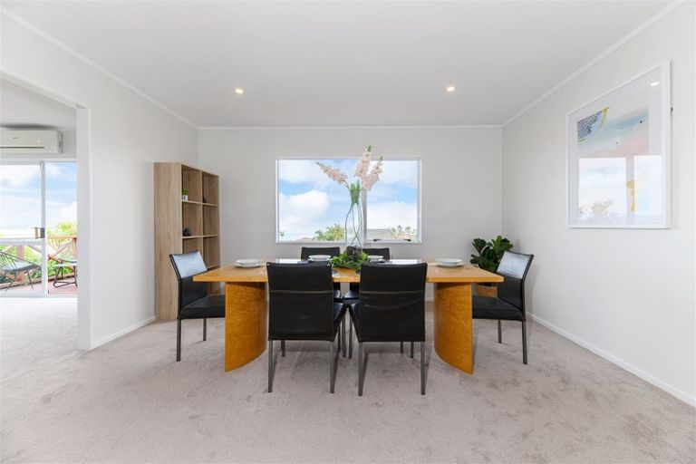 Photo of property in 1 Marguerita Place, West Harbour, Auckland, 0618