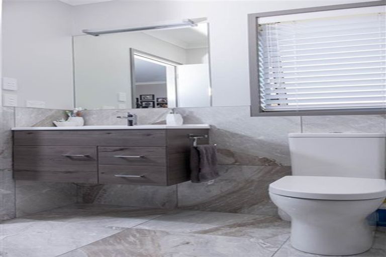 Photo of property in 2 Oscar Place, Whitianga, 3510