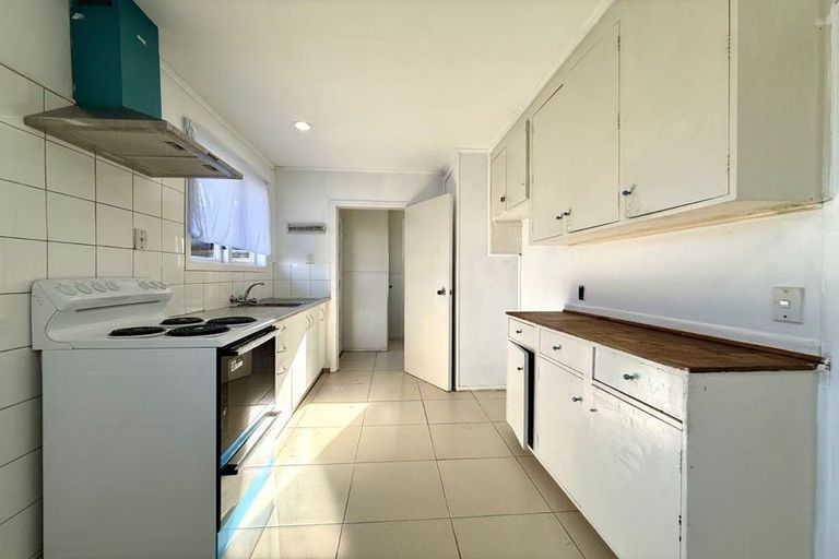 Photo of property in 71 Smythe Road, Henderson, Auckland, 0612