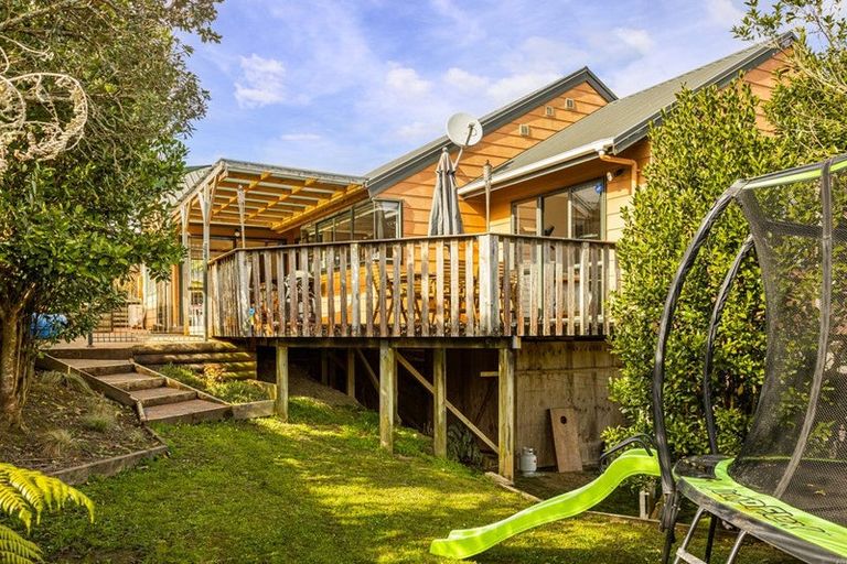 Photo of property in 11 Darcy Place, Massey, Auckland, 0614