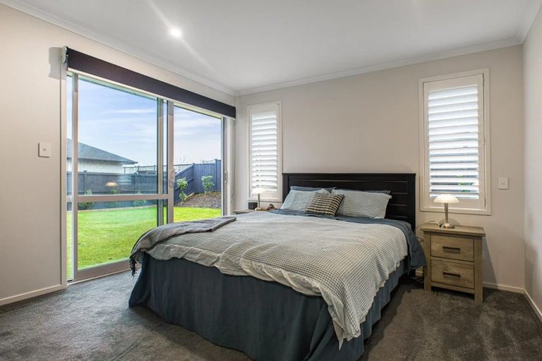Photo of property in 8 Tahuna Minhinnick Drive, Glenbrook, 2681