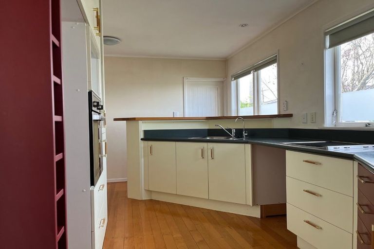 Photo of property in 6 Raines Avenue, Forrest Hill, Auckland, 0620