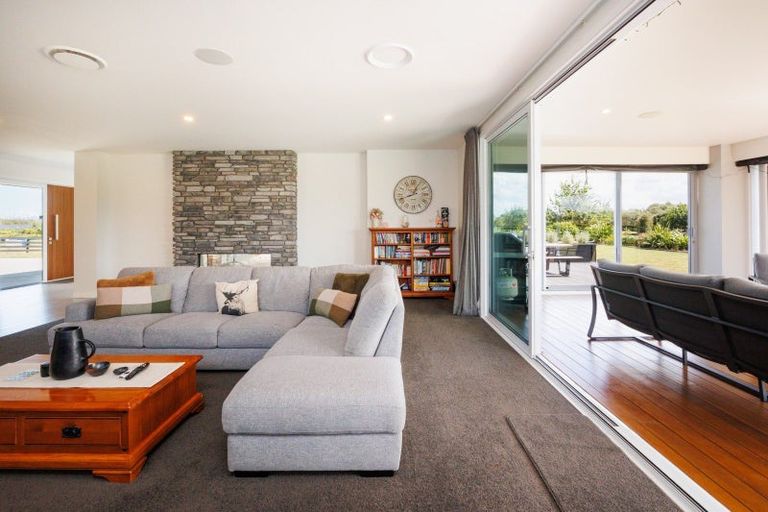 Photo of property in 33 Hartwell Drive, Kelvin Grove, Palmerston North, 4470