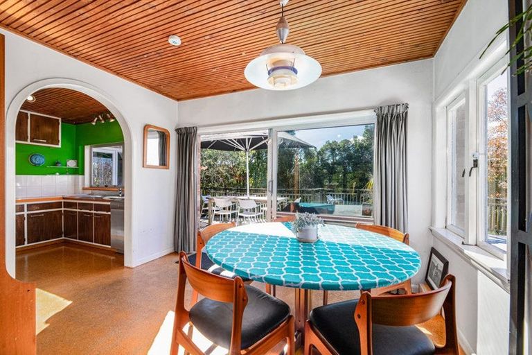 Photo of property in 195 Golf Road, Titirangi, Auckland, 0604