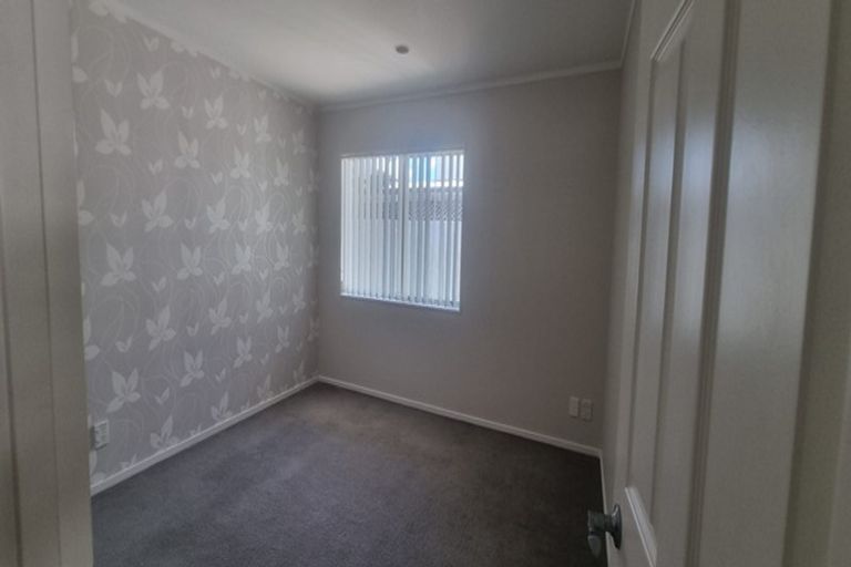 Photo of property in 11 Mako Street, West Harbour, Auckland, 0618