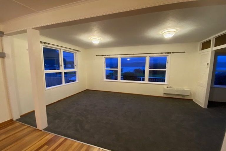 Photo of property in 121 Breaker Bay Road, Breaker Bay, Wellington, 6022