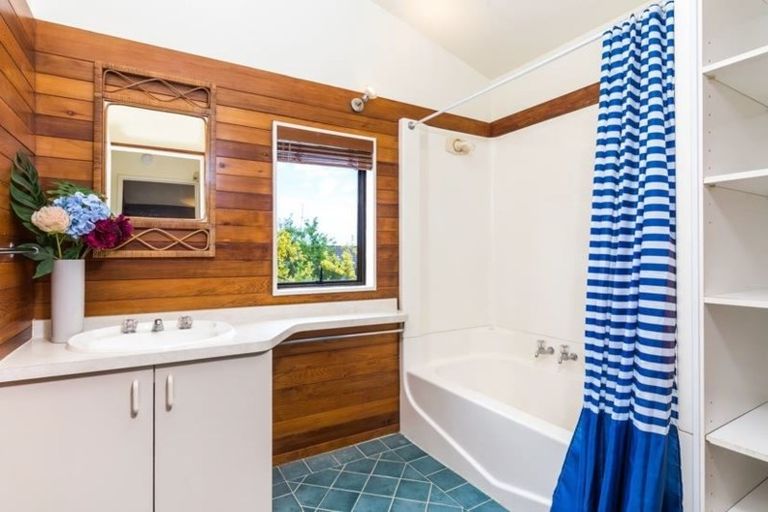 Photo of property in 9 Titoki Avenue, Waipahihi, Taupo, 3330