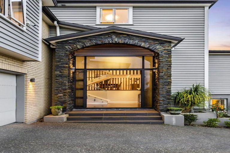 Photo of property in 52 Corricvale Way, Northcross, Auckland, 0630