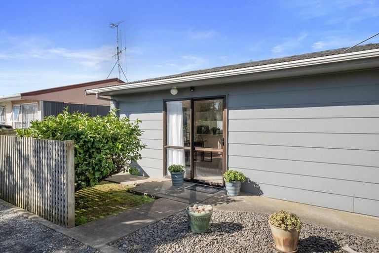 Photo of property in 6 Raukawa Street, Otaki, 5512