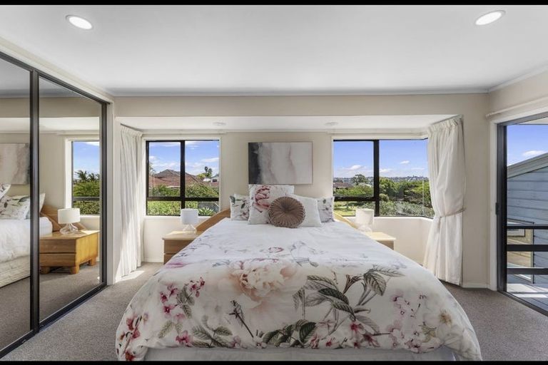 Photo of property in 37 Pigeon Mountain Road, Half Moon Bay, Auckland, 2012