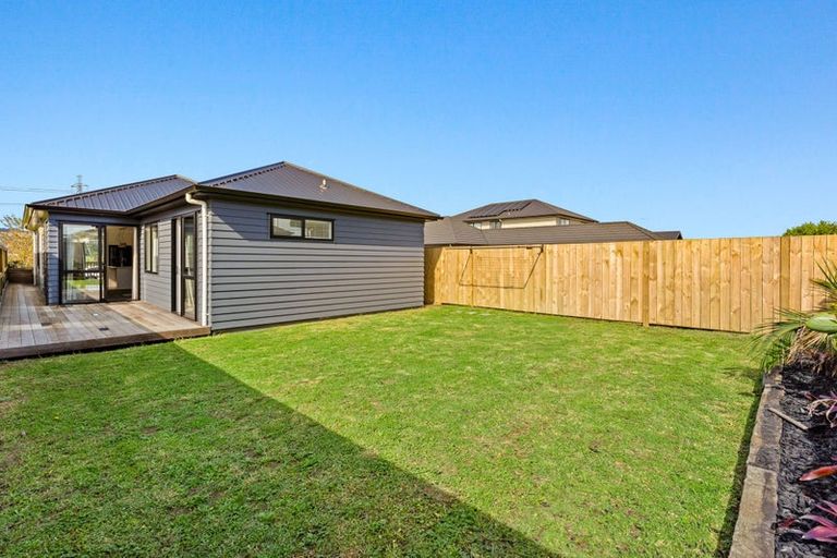 Photo of property in 24 Ahunga Road, Karaka, Papakura, 2113