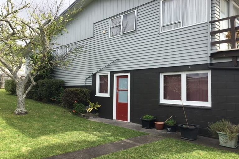 Photo of property in 116a Mcleod Road, Te Atatu South, Auckland, 0610