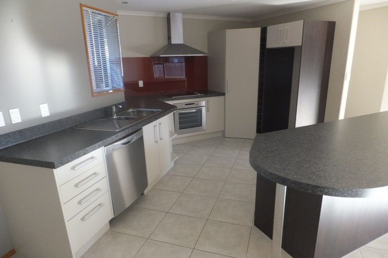 Photo of property in 16 Gibbston Close, Huntington, Hamilton, 3210