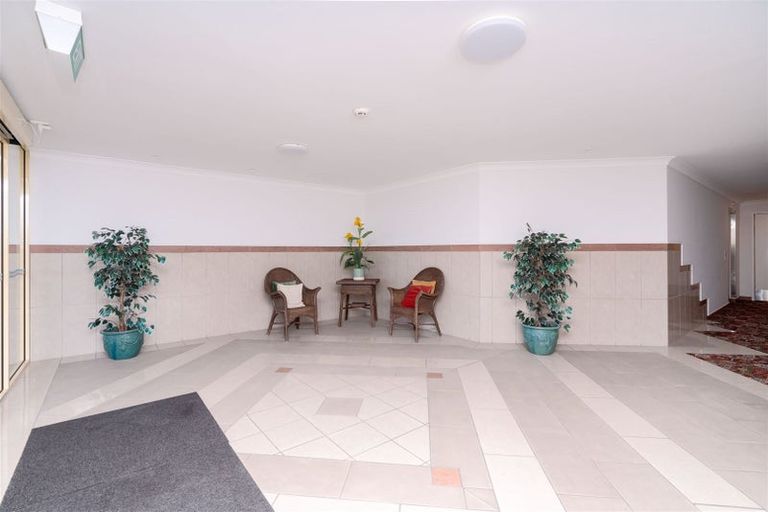 Photo of property in Ocean Apartments, 44-46 Marine Parade, Paraparaumu Beach, Paraparaumu, 5032