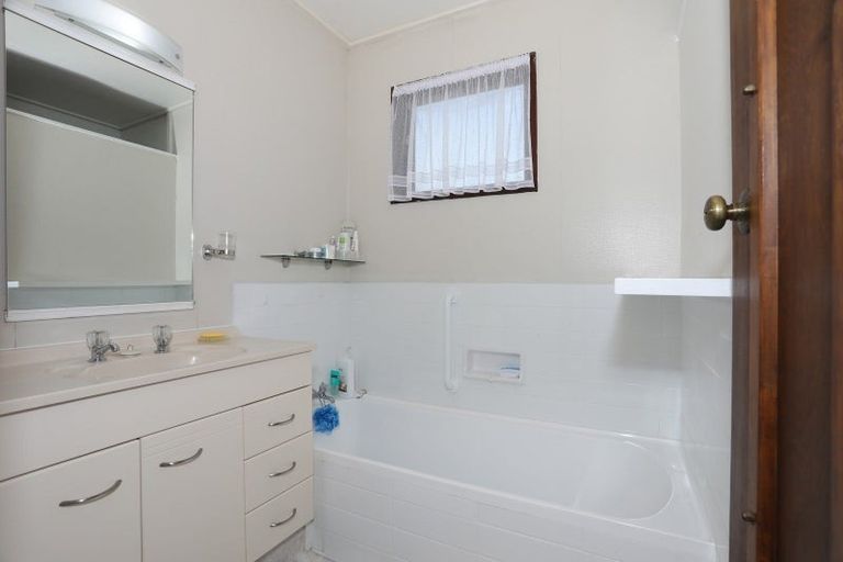 Photo of property in 12b Oxford Street, Marton, 4710