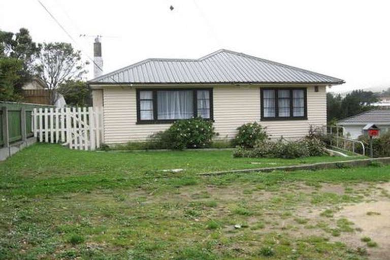 Photo of property in 45 Glanmire Road, Newlands, Wellington, 6037