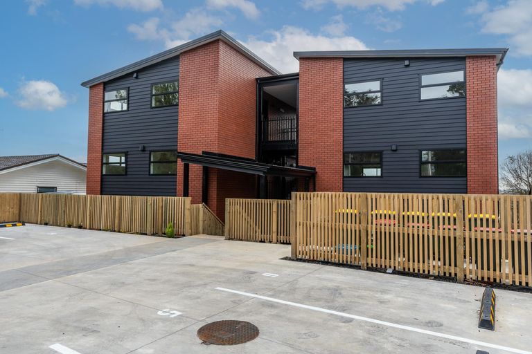Photo of property in 1/12 Ruakiwi Road, Hamilton Lake, Hamilton, 3204