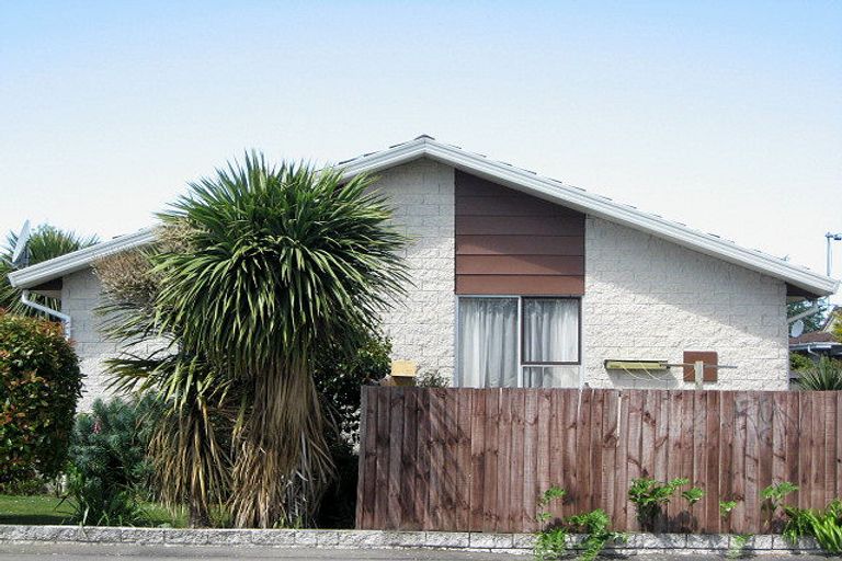 Photo of property in 42 Chipping Lane, Redwood, Christchurch, 8051