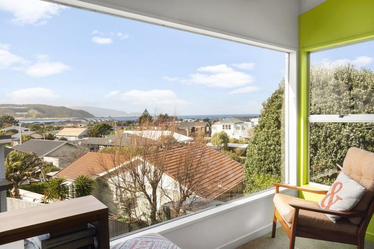 Photo of property in 140a Queens Drive, Lyall Bay, Wellington, 6022
