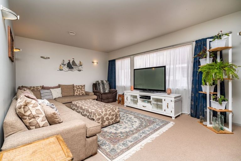 Photo of property in 141 Marsden Bay Drive, One Tree Point, 0118