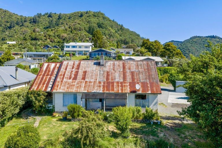 Photo of property in 4 Russell Street, Picton, 7220