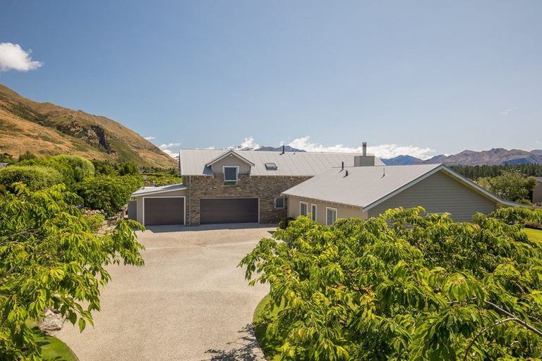 Photo of property in 2 Elderberry Crescent, Wanaka, 9305