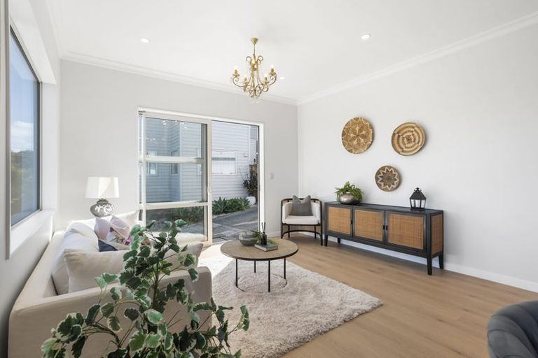 Photo of property in 517 East Coast Road, Murrays Bay, Auckland, 0630