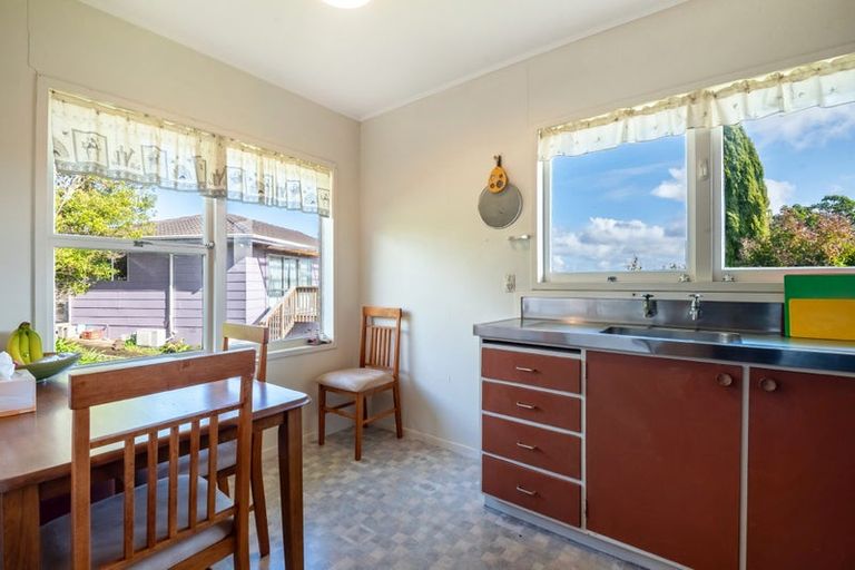Photo of property in 2/28b Sunnynook Road, Sunnynook, Auckland, 0620