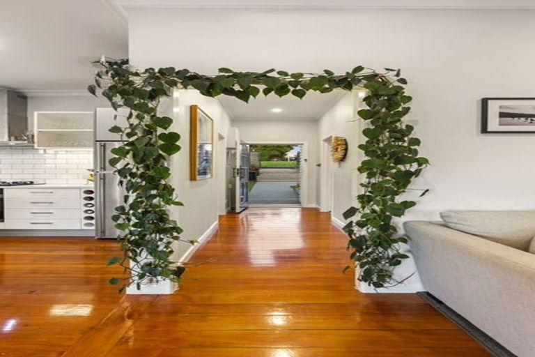 Photo of property in 2/22 Roseberry Avenue, Birkenhead, Auckland, 0626