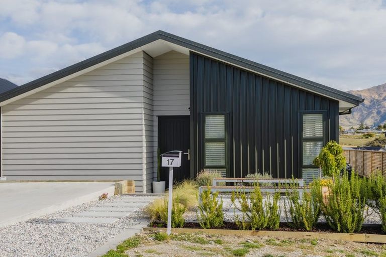 Photo of property in 17 Tuke Lane, Wanaka, 9305