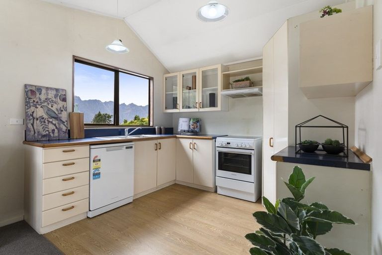 Photo of property in 9a Dart Place, Fernhill, Queenstown, 9300