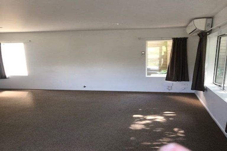 Photo of property in 8 Kopiko Way, Brooklyn, Wellington, 6021