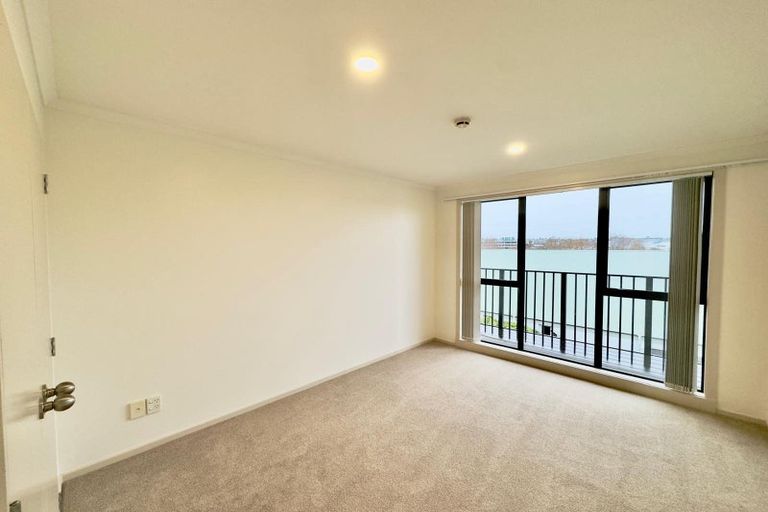 Photo of property in 12 Imperial Place, Henderson, Auckland, 0612