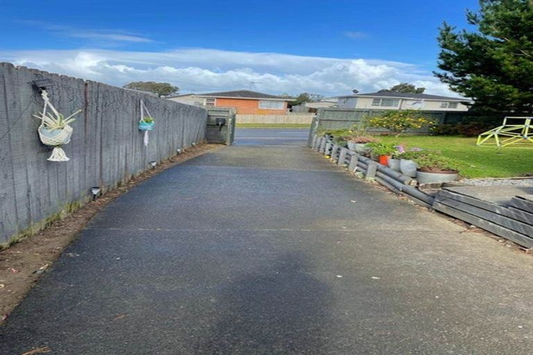 Photo of property in 137 Mahia Road, Wattle Downs, Auckland, 2103