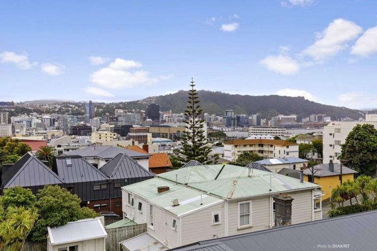 Photo of property in Kingsgate Flats, 10 Austin Street, Mount Victoria, Wellington, 6011