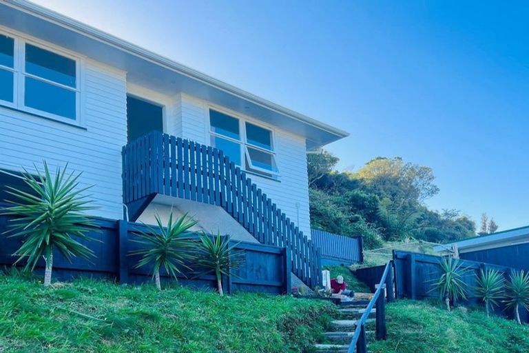 Photo of property in 113a Newlands Road, Newlands, Wellington, 6037