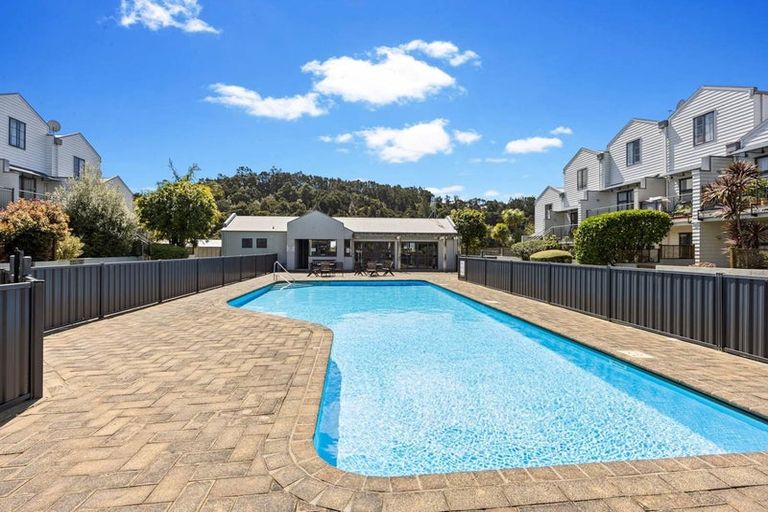 Photo of property in 20/5 Carolina Place, Albany, Auckland, 0632