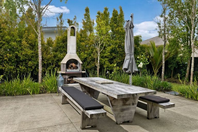 Photo of property in 27 Newbury Place, Schnapper Rock, Auckland, 0632